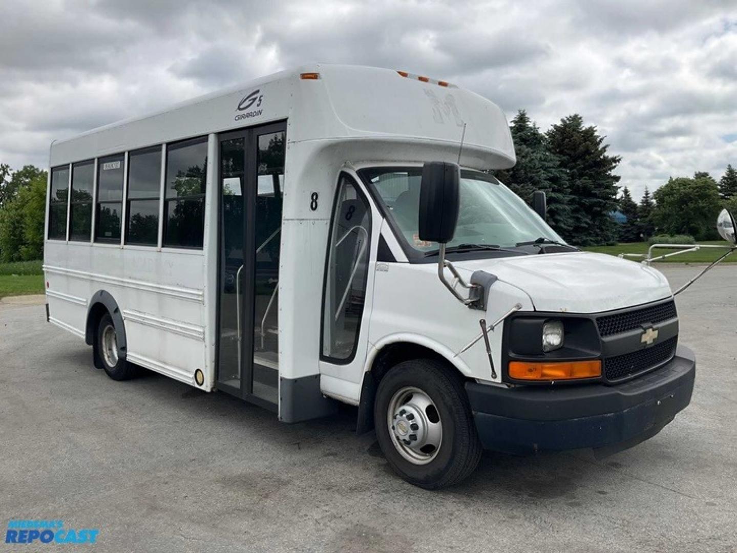 2012 White /Gray Chevrolet Express (1GB3G3BG2C1) with an V8 engine, Auto transmission, located at 1725 US-68 N, Bellefontaine, OH, 43311, (937) 592-5466, 40.387783, -83.752388 - Photo#2